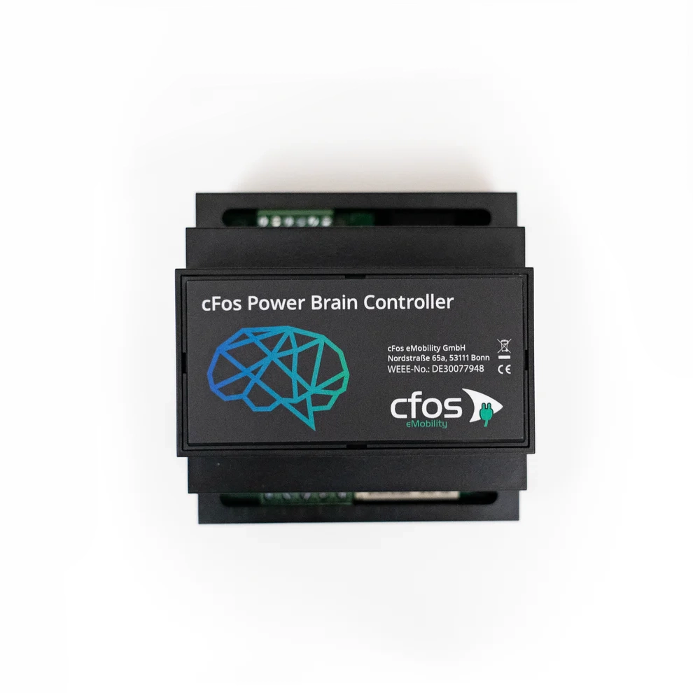 Das Bild zeigt ein elektronisches Steuergerät mit einem Logo gestaltet von Strahlenkatzen Studio für Grafikdesign in Köln